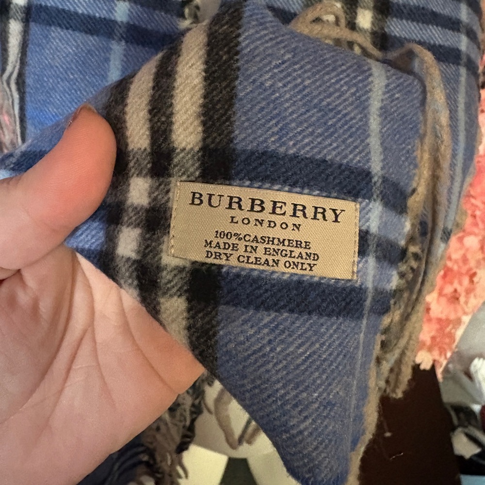 Authentic Burberry 100% Cashmere Made in England Blue Nova Check Plaid Fringe - Picture 3 of 5